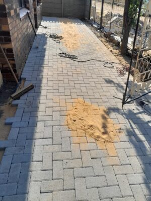 High-quality paving and kerb installation for roads, walkways, and driveways in South Africa.
